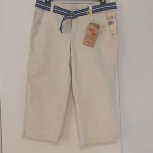 Dockers Soft Khaki Capris with Belt (6P)